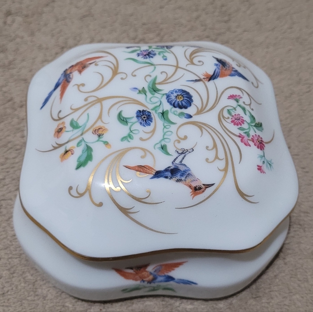 Vintage 1950s Limoges France Porcelain Music Box Reuge Swiss Musical Movement.